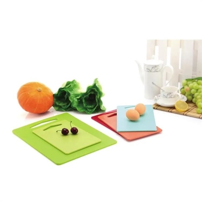 Faddish Multi Color Kitchen Plastic Cutting Board Non Slip PE Chopping Board